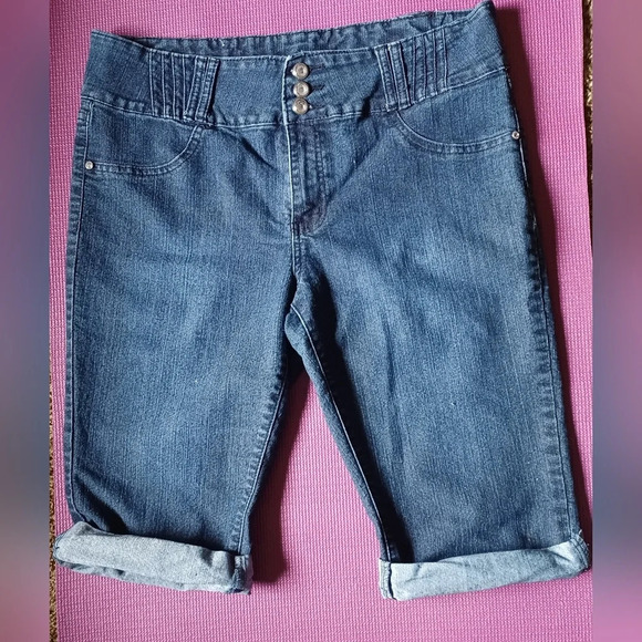 A La Bonita Capri Jeans - Picture 2 of 7